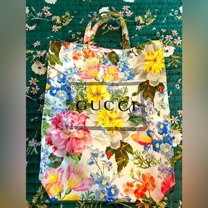 RARE Gucci floral tote bag, no longer in stores. Give me your best offer